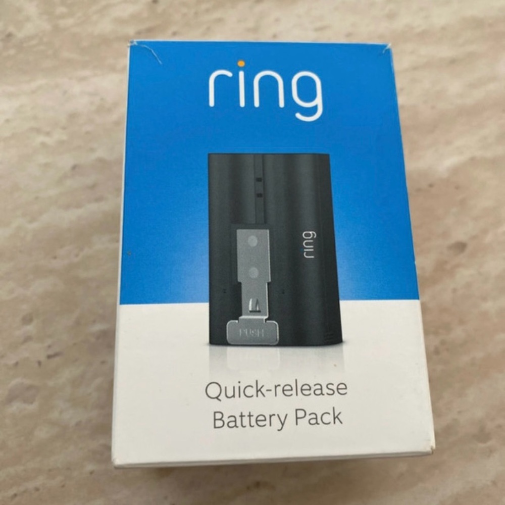 Ring Quick-Release Battery Pack in Black with Blue Packaging